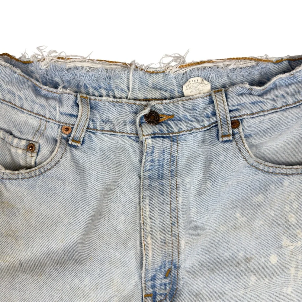 Vtg 90s Levi's 550 Cutoff Shorts‎ Women's 32 Light Wash Distressed Thrashed USA